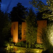 Sichtschutz und Gartenskulptur