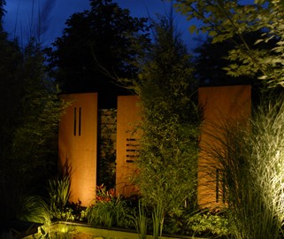 Sichtschutz und Gartenskulptur